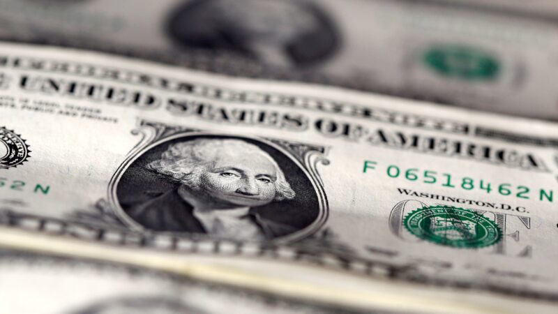 Dólar abre em alta, atento à derrubada do decreto do IOF e ao conflito Israel-Irã