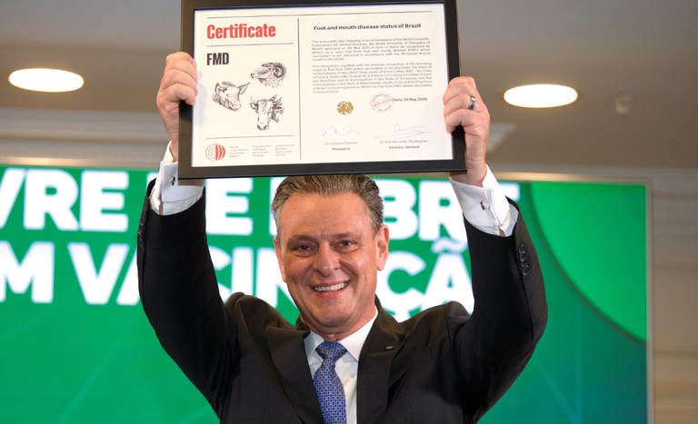 Brasil recebe certificado de país livre de febre aftosa sem vacinação em Paris