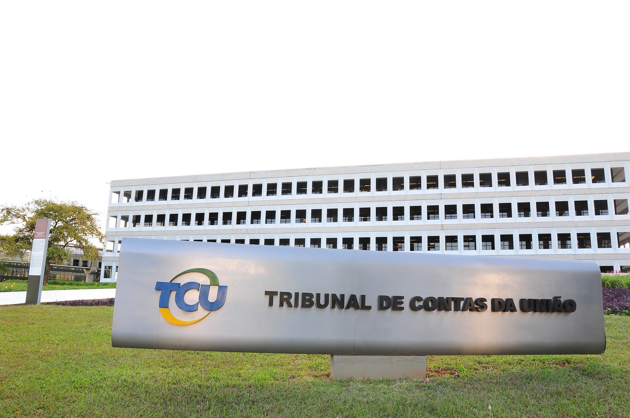 Inscrições para concurso do TCU com salários de até R$ 15 mil terminam nesta terça
