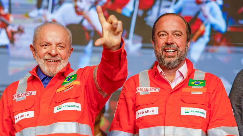 Lula participa reunião de política energética para discutir medidas de controle do preço de combustíveis