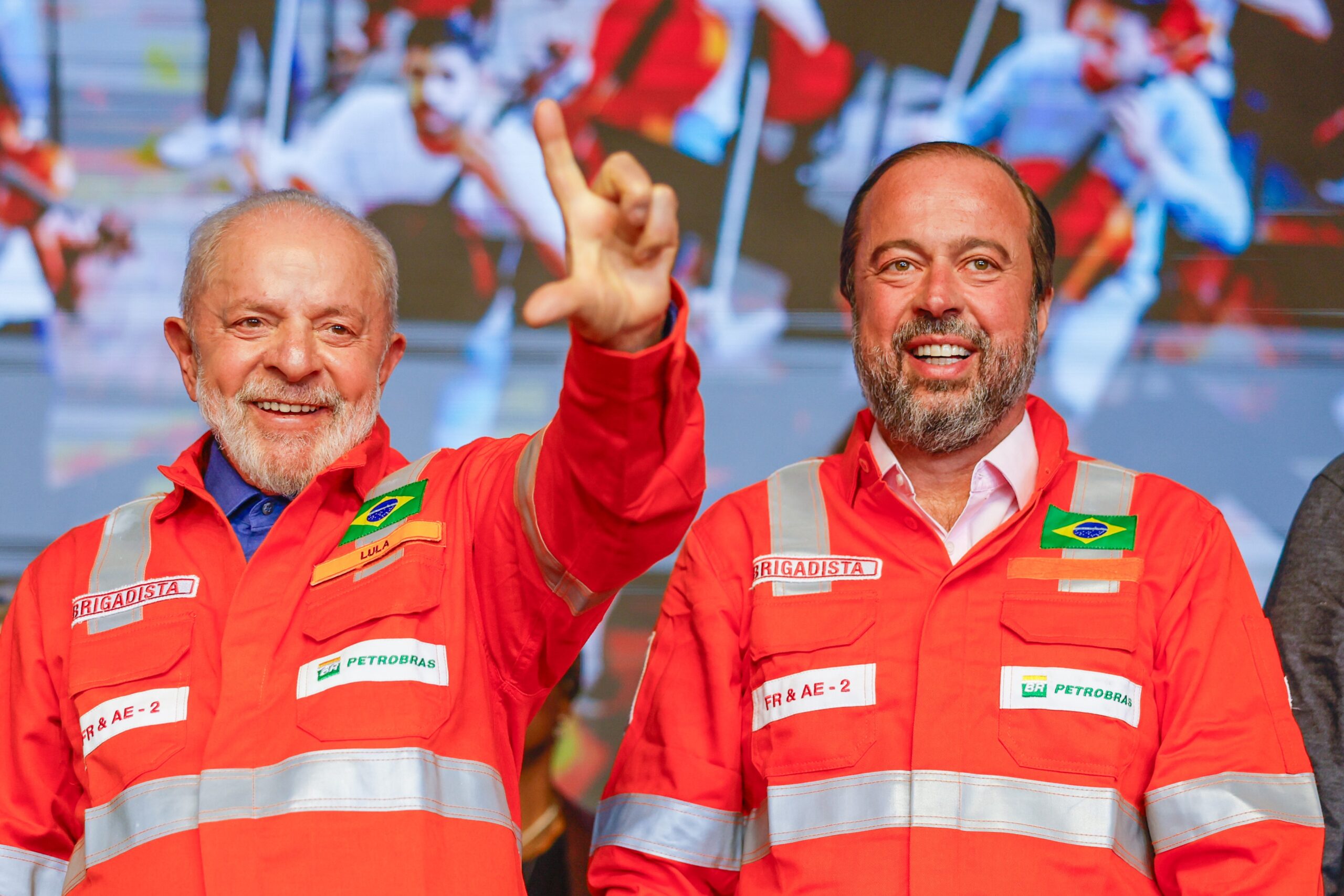 Lula participa reunião de política energética para discutir medidas de controle do preço de combustíveis