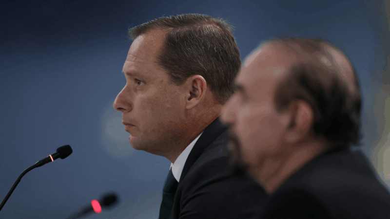 PF cumpre mandados contra Mauro Cid em inquérito sobre passaporte; defesa diz que ordem de prisão foi revogada