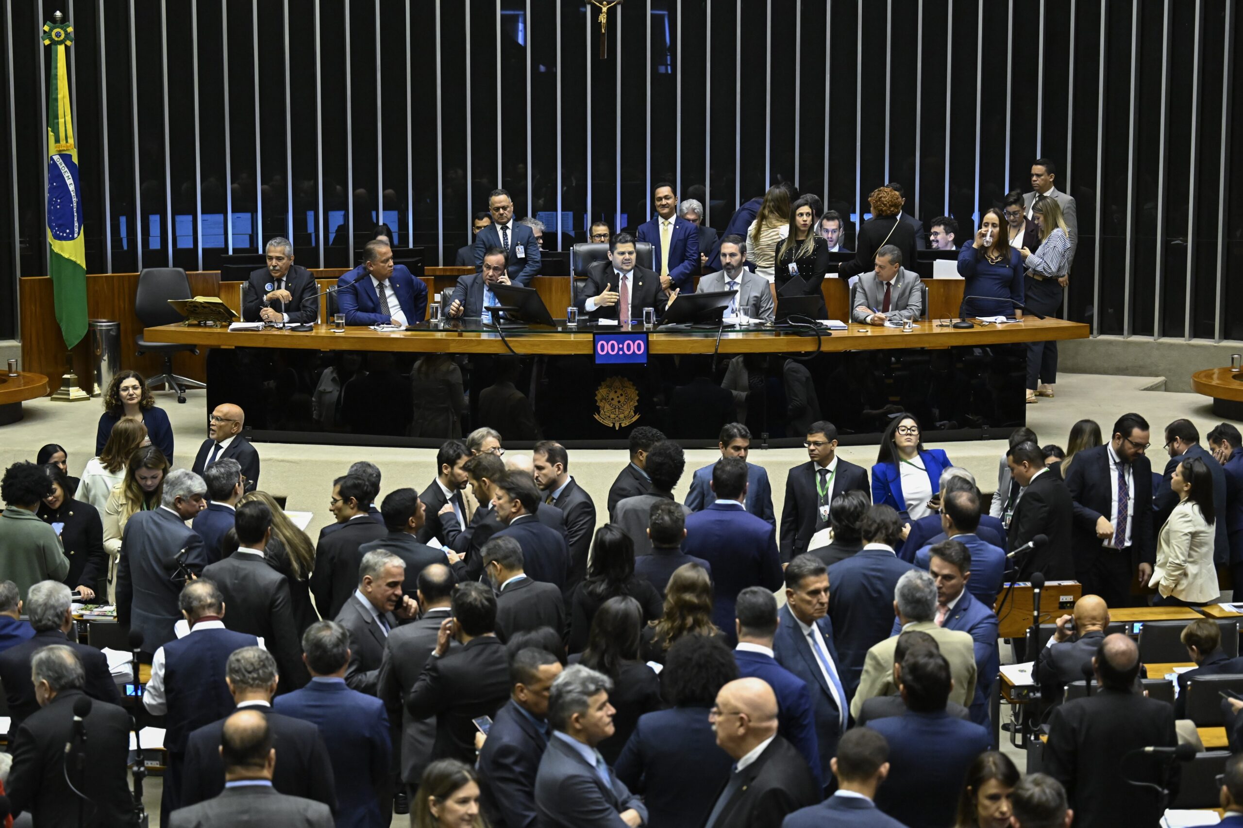 IOF: 63% dos votos de partidos com ministérios foram contra o governo; partido de Alckmin deu 9 votos para derrubar decreto de Lula