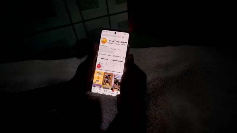 Os ‘microtrabalhos’ exaustivos na internet que atraem mulheres com promessa de renda sem sair de casa: ‘Se não bato meta, espero o dia virar e recomeço’
