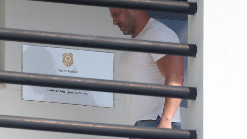 Moraes determina perícia médica em Daniel Silveira após ex-deputado alegar necessidade urgente de cirurgia no joelho