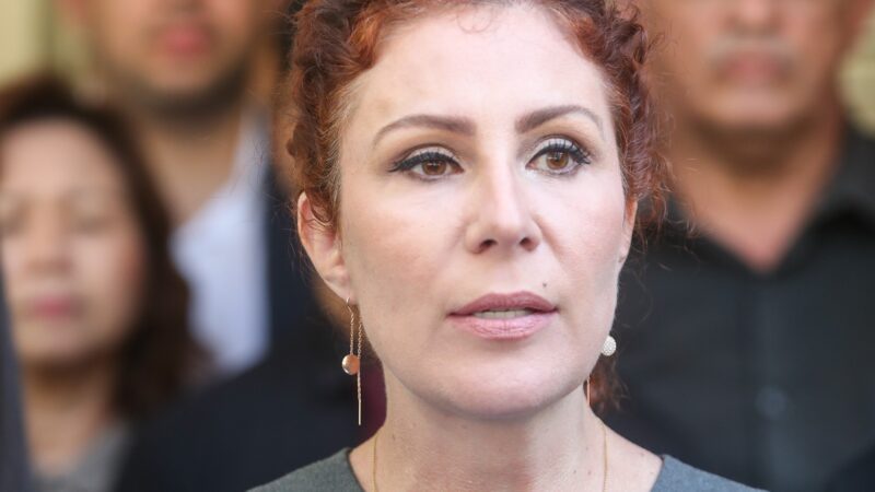 Motta informa ao STF que bloqueou salários e verbas de Carla Zambelli