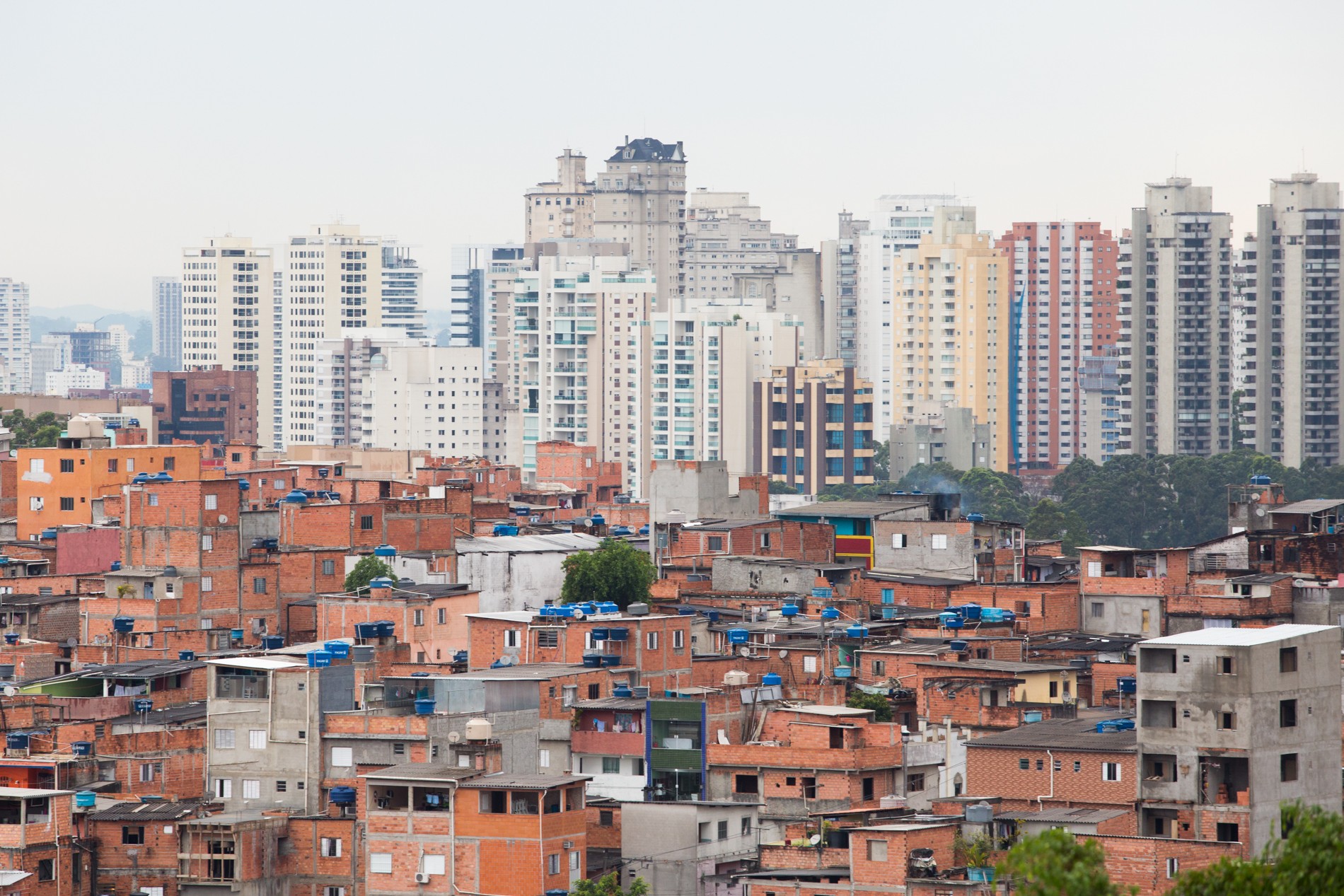 Fortuna do 1% mais rico poderia acabar com a pobreza 22 vezes, aponta estudo