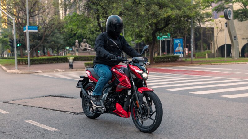 Missão impossível? Bajaj Pulsar chega ao Brasil para roubar uma fatia do reino da Honda CG