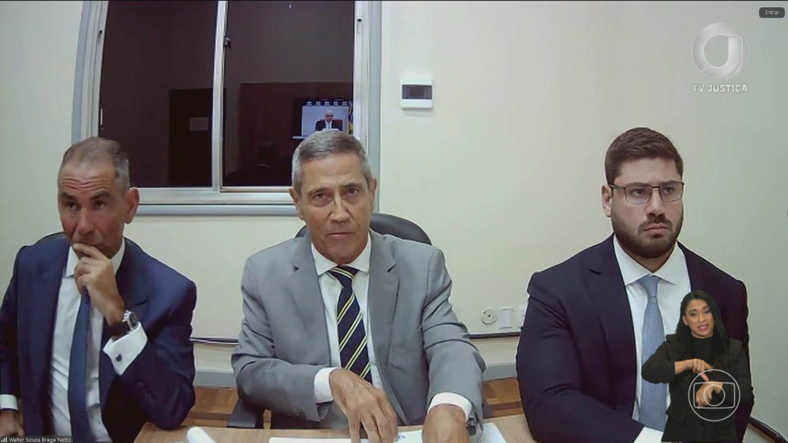 Defesa de Braga Netto pede acareação com Mauro Cid