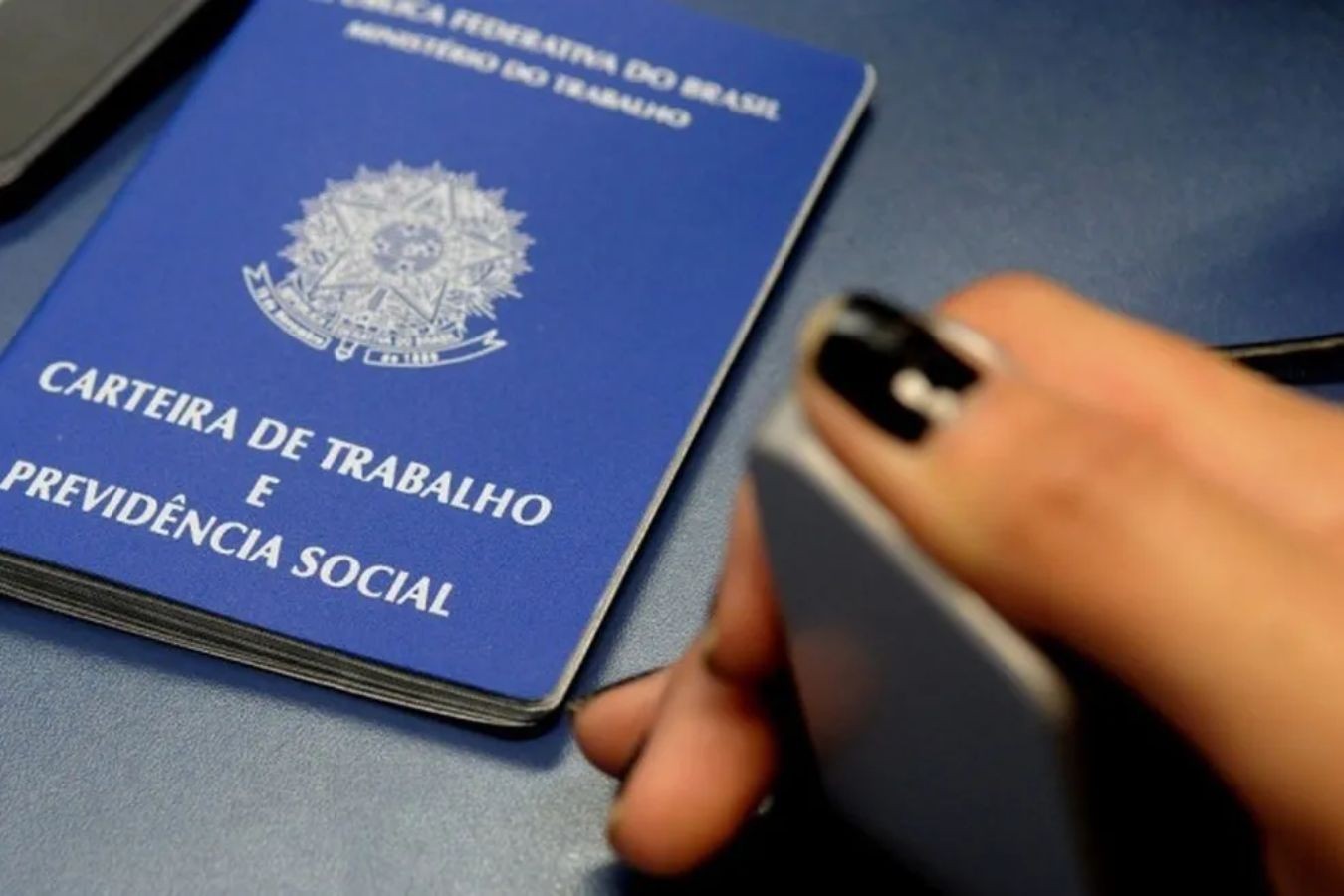 Desemprego recua para 6,2% no trimestre terminado em maio, diz IBGE; CLT bate novo recorde