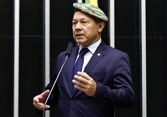 Motta anuncia deputado do PL como relator de projeto que pode derrubar alta do IOF