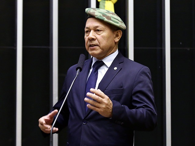 Motta anuncia deputado do PL como relator de projeto que pode derrubar alta do IOF