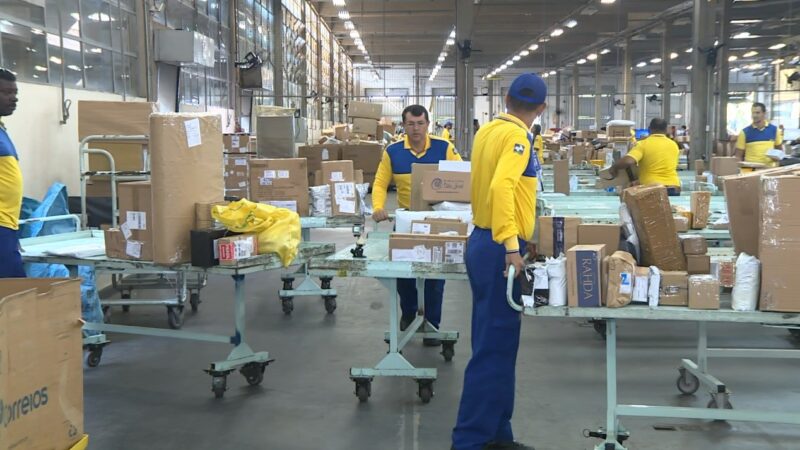 Brasileiros gastam quase R$ 15 bilhões em encomendas internacionais em 2024, novo recorde