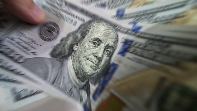 Dólar abre em alta, após ataques de Israel ao Irã