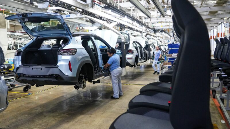 Produção de carros tem queda de 5,9% em maio e setor se preocupa com alta da inadimplência e do IOF