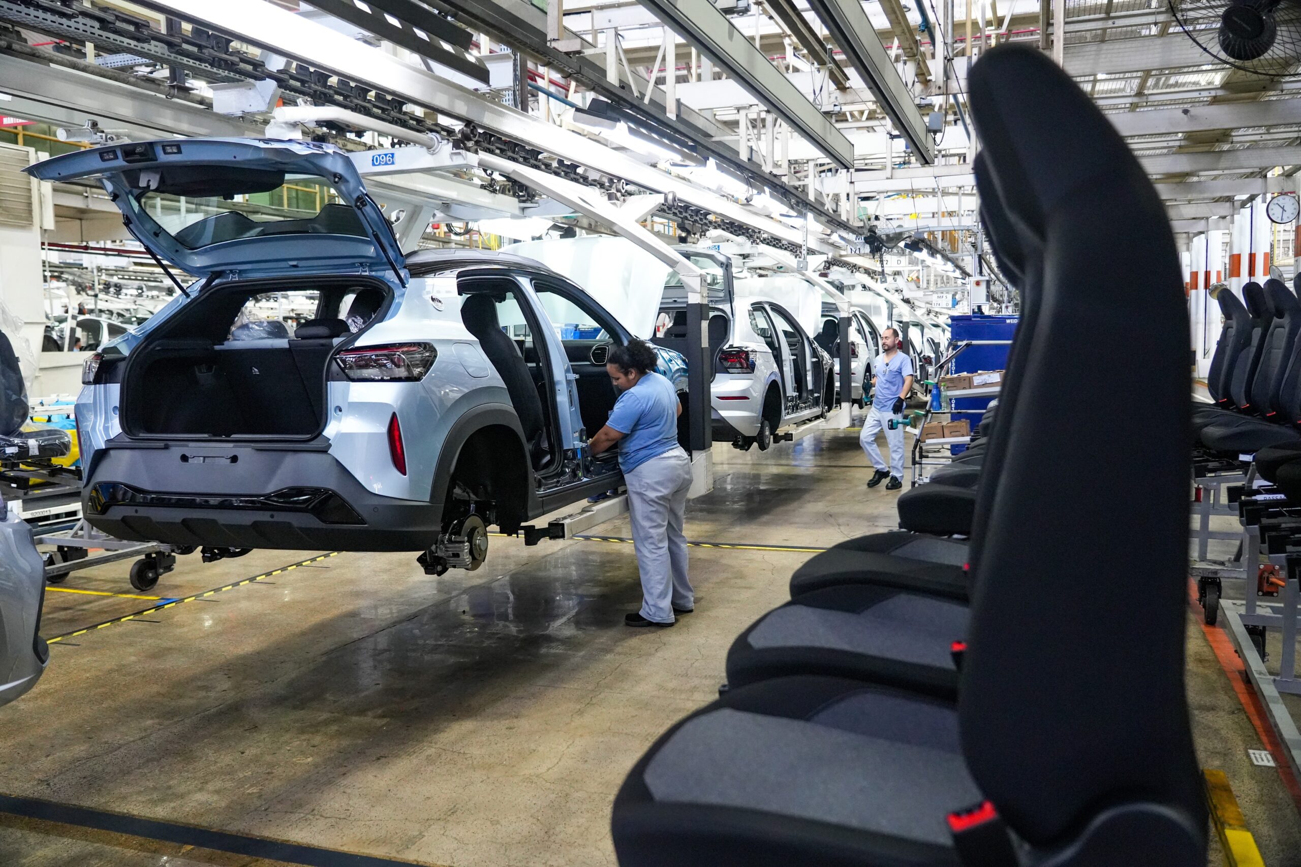 Produção de carros tem queda de 5,9% em maio e setor se preocupa com alta da inadimplência e do IOF