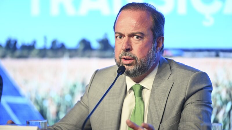 Governo vai subir mistura de etanol em combustíveis para reduzir impacto do conflito no Oriente Médio