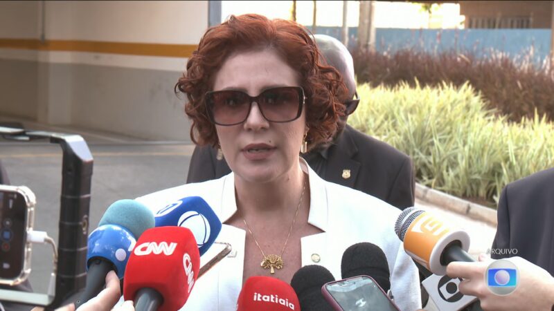 Carla Zambelli: Motta encaminha ordem do STF para cassar mandato à CCJ da Câmara