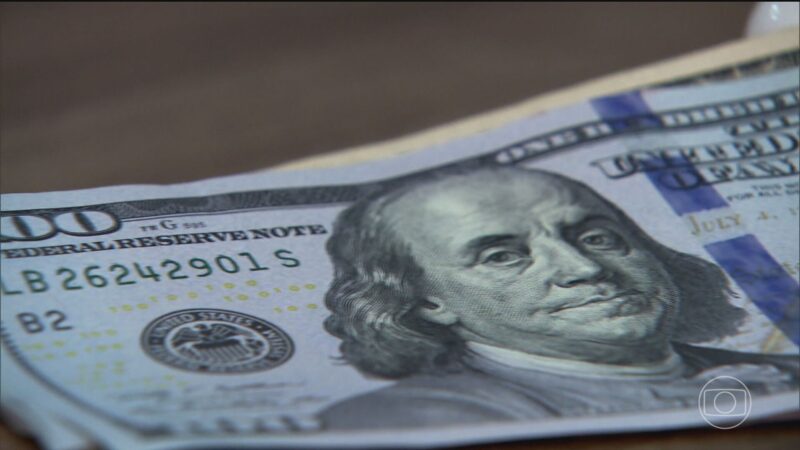 Dólar abre em queda nesta sexta-feira e vai a R$ 5,47, de olho em dados econômicos do Brasil e dos EUA