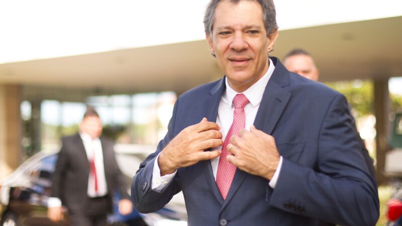 Governo discute cortar gastos com Fundeb e benefícios fiscais para rever alta do IOF