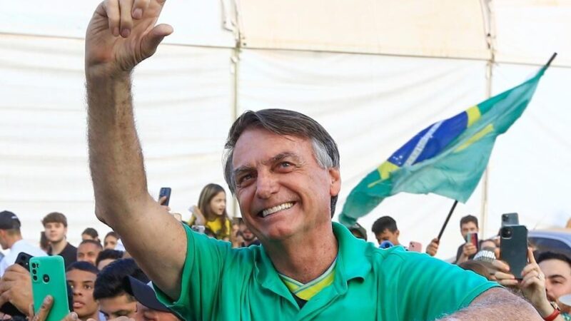 Após passar mal em Goiás, Bolsonaro faz exames em hospital de Brasília