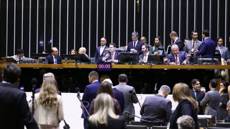 Em meio a críticas do agro por pacote do IOF, Congresso derruba veto e afasta cobrança de IVA sobre fundos de investimento