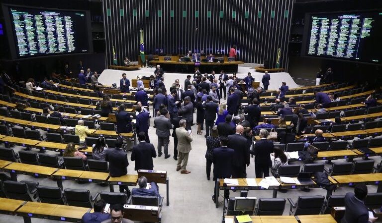 Em derrota para o governo, Câmara aprova derrubada de decretos que elevam IOF