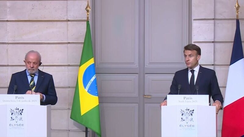 Em Paris, Lula faz pedido público a Macron: ‘Abra seu coração para o acordo com o Mercosul’