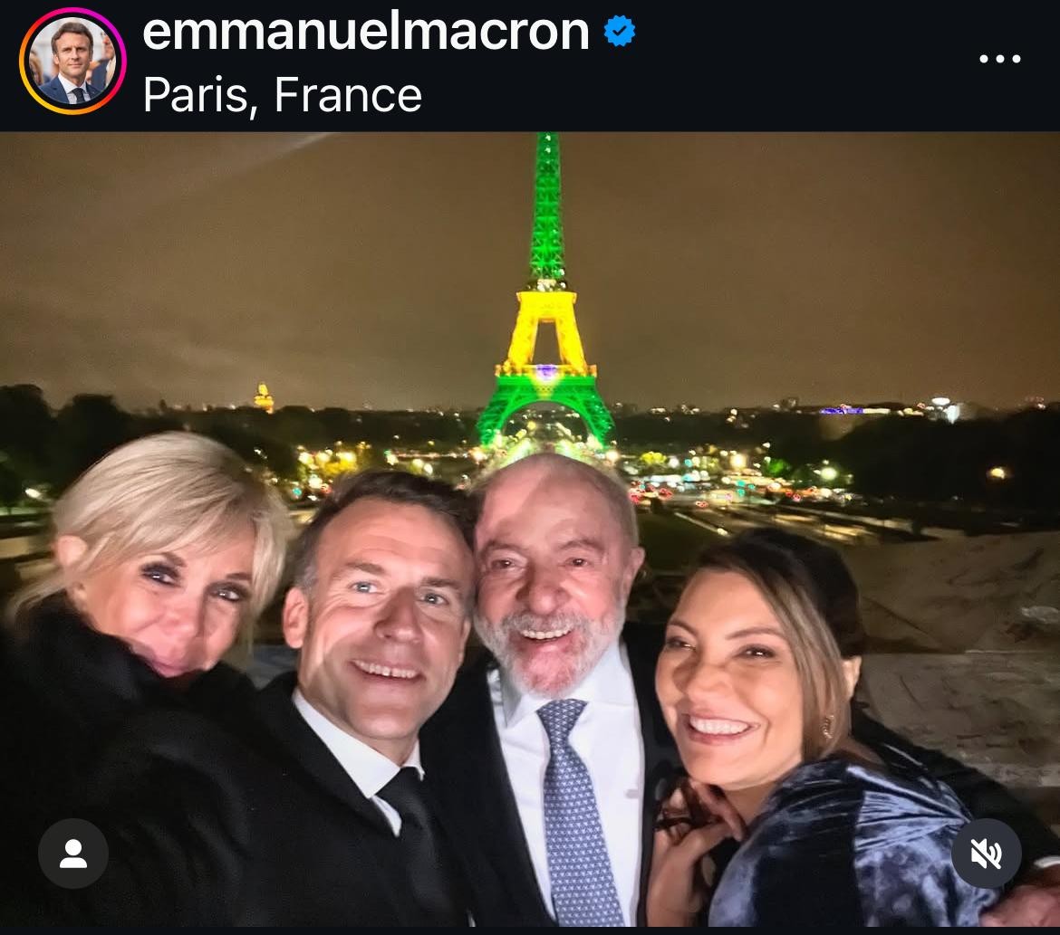 Macron posta selfie com Lula, Janja e Brigitte com Torre Eiffel ao fundo