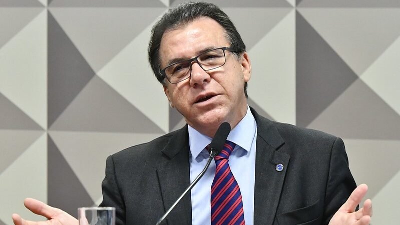 Regra que restringe trabalho aos feriados deve ser adiada até haver consenso, diz ministro