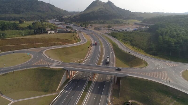 BR-101 terá isenção de pedágio para motos, descontos para pagamentos eletrônicos e duplicação de 172 km da rodovia