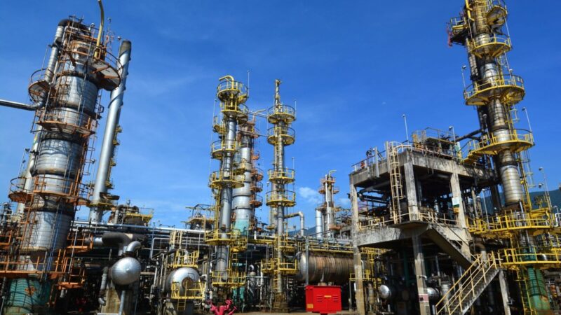 Ações da Petrobras disparam 4% após ataques de Israel ao Irã