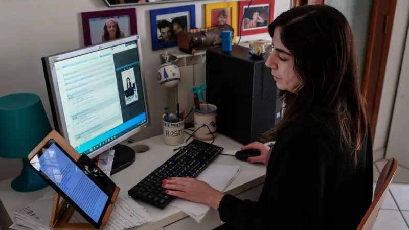 Centenas de e-mails, interrupções a cada 2 minutos e reuniões às 20h: pesquisa revela a rotina exaustiva dos trabalhadores