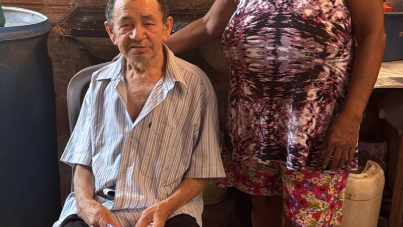 Idoso sem dentes se queixa de débito automático de plano odontológico, e indígena reclama de seguro residencial em aldeia