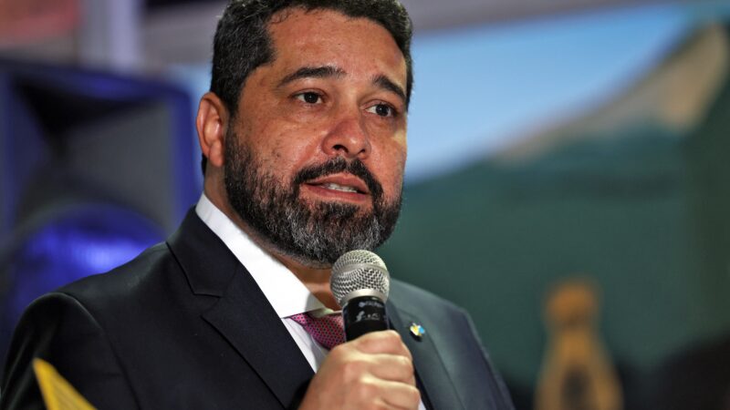 Com prejuízo bilionário no 1º trimestre e pressão de aliados pelo cargo, presidente dos Correios pede demissão