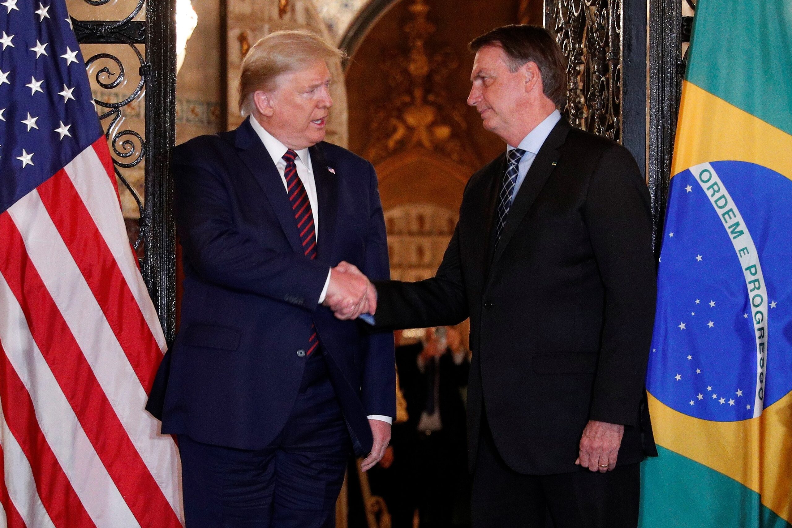 Trump faz post em defesa de Bolsonaro e pede para deixarem ex-presidente ‘em paz’