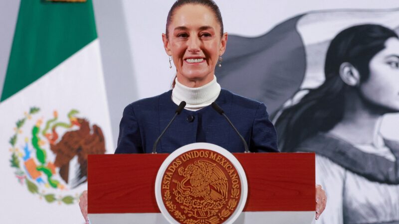 Tarifaço de Trump: presidente do México consegue pausa de 90 dias para negociar com os EUA