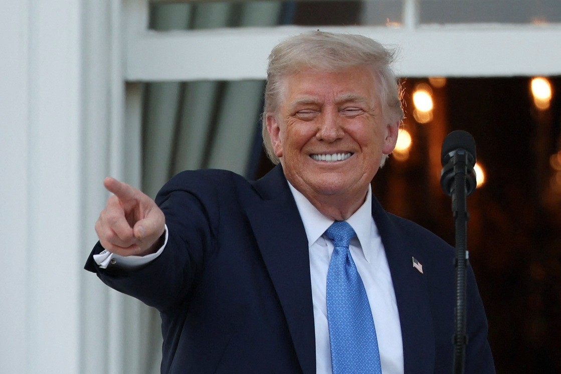 Senado dos EUA aprova pacote de cortes de impostos proposto por Trump