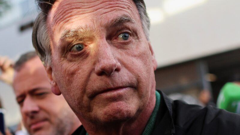 Bolsonaro passa por nova consulta de urgência e cancela agendas para permanecer em repouso