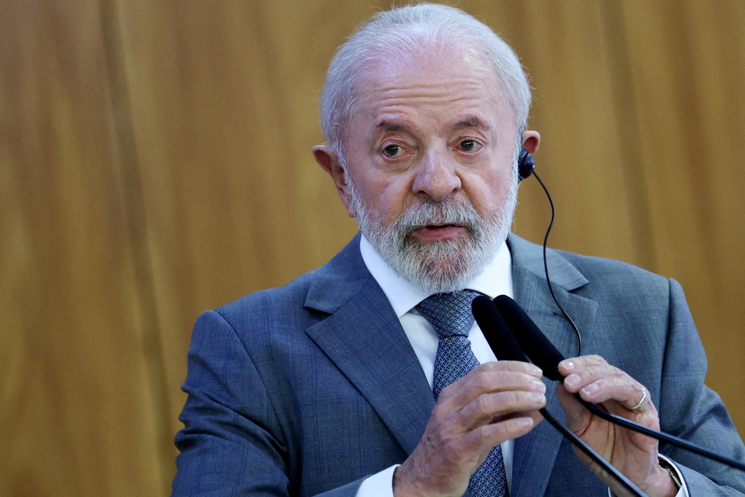 ‘Se o Trump tentasse fazer no Brasil o que fez no Capitólio, certamente seria julgado e preso’, diz Lula