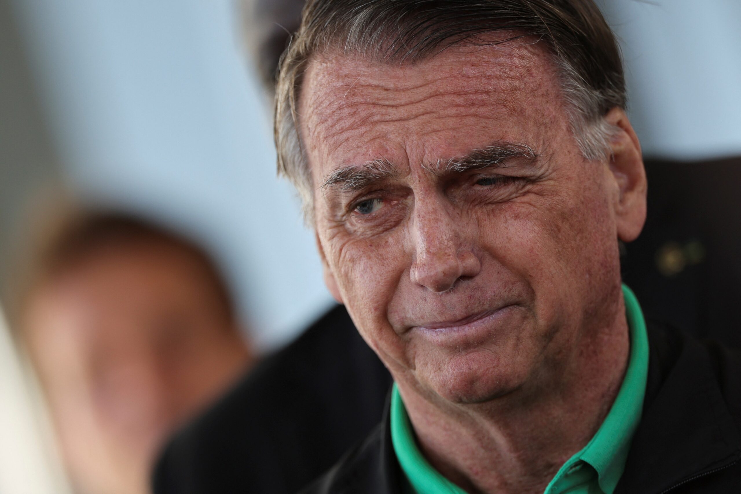 Medidas restritivas contra Bolsonaro podem ser aplicadas durante processo penal e estão previstas em lei; entenda