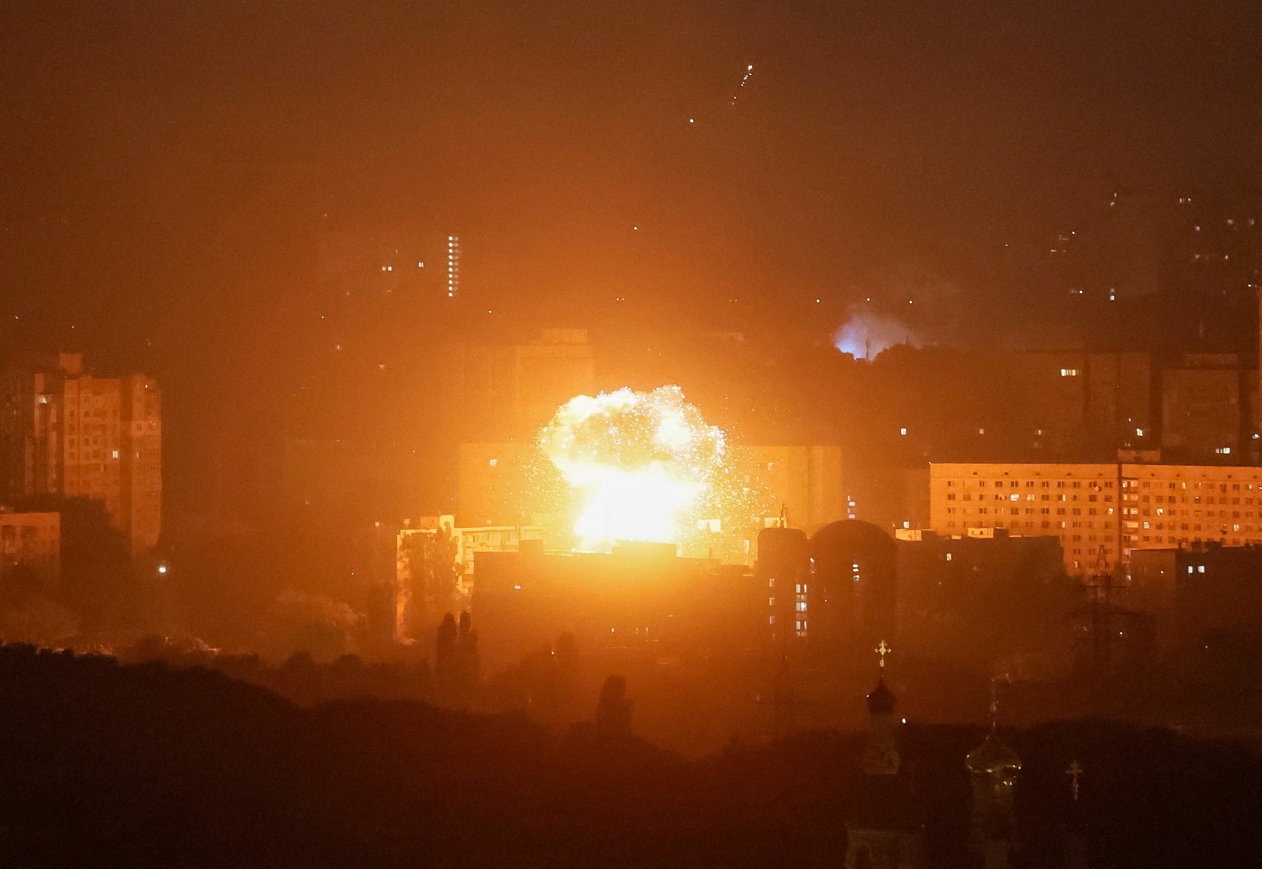 Ataque da Rússia na capital da Ucrânia deixa 2 mortos e 52 feridos; veja VÍDEO