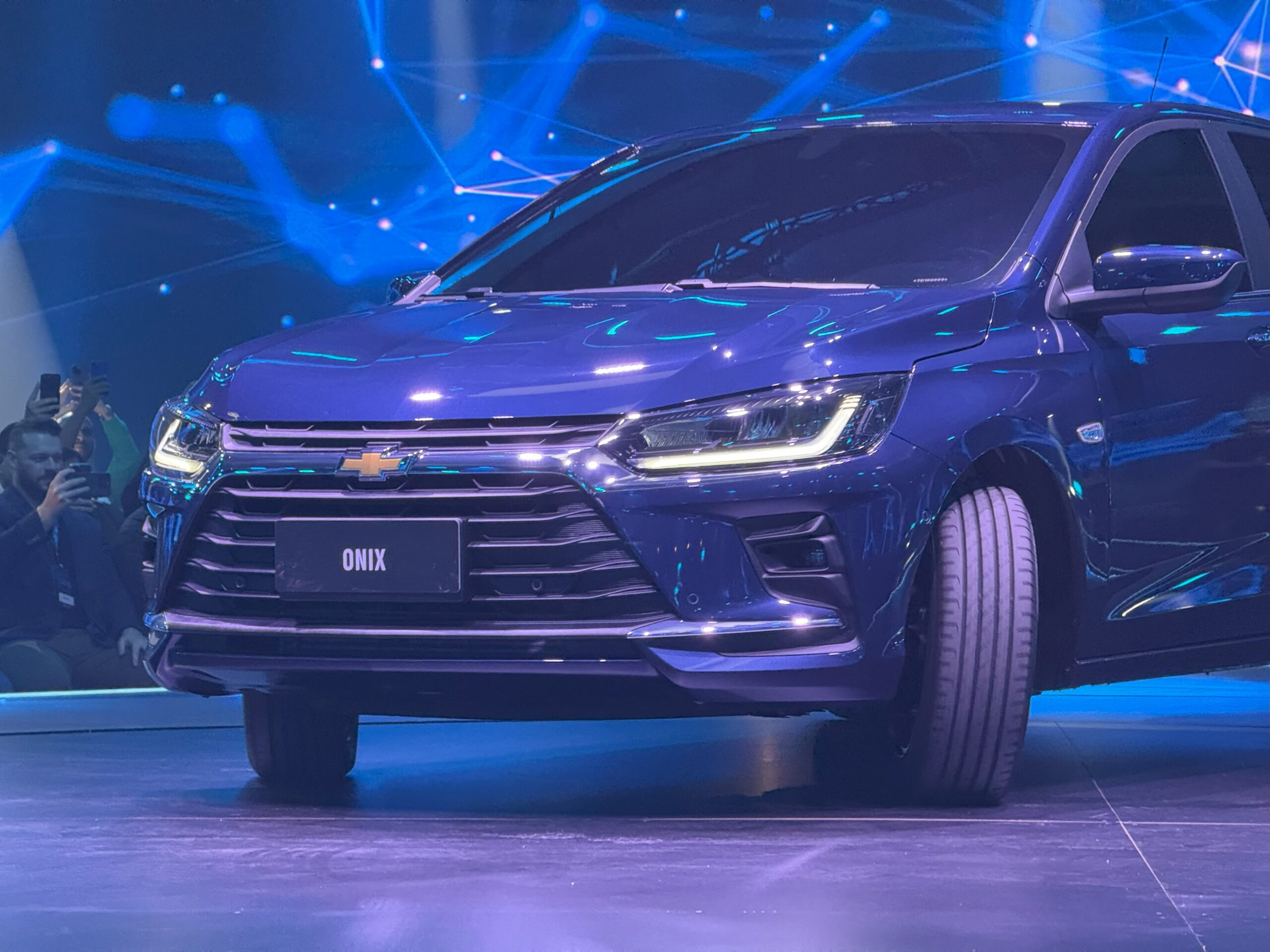 Chevrolet Onix renova visual para frear queda nas vendas; veja preço e o que mudou