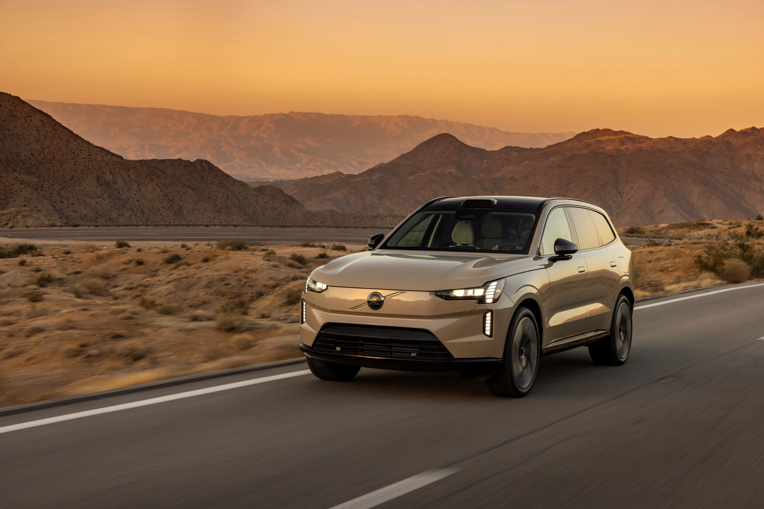 VÍDEO: Volvo EX90 mostra que o SUV mais caro da marca passa longe da ostentação; veja o teste
