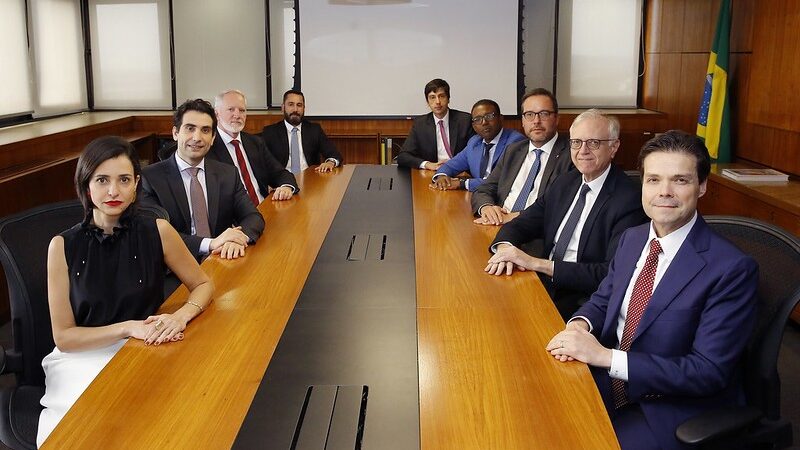 Copom interrompe ciclo de alta de juros e mantém Selic em 15% ao ano