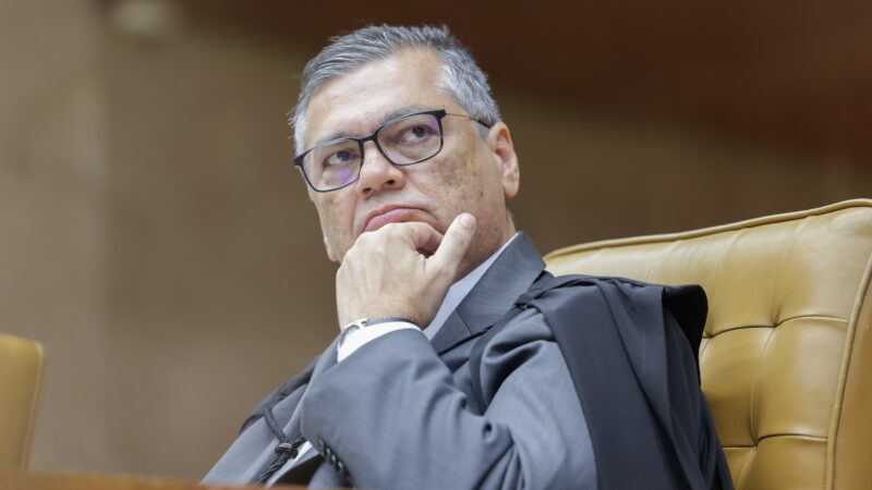 Dino chama de ‘sequestro da economia de uma Nação’ ação de Trump em favor de Bolsonaro