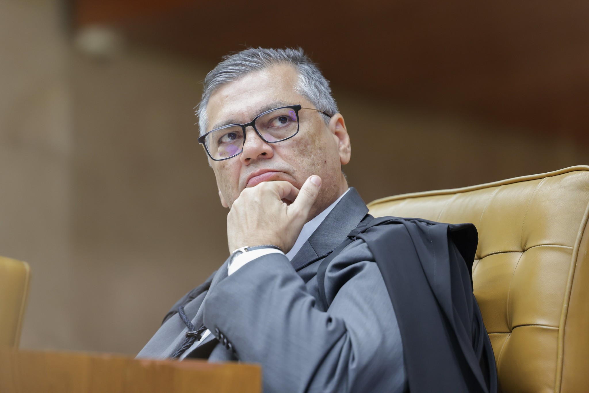 Dino chama de ‘sequestro da economia de uma Nação’ ação de Trump em favor de Bolsonaro