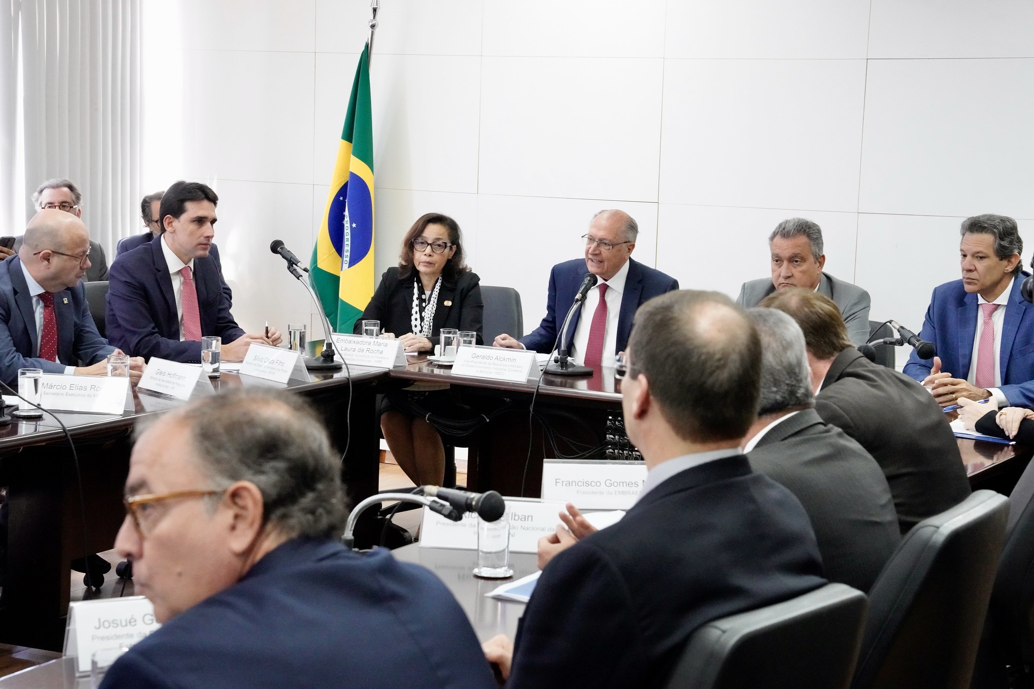 Tarifaço afeta quase 10 mil empresas brasileiras, que empregam 3,2 milhões, diz Câmara de Comércio