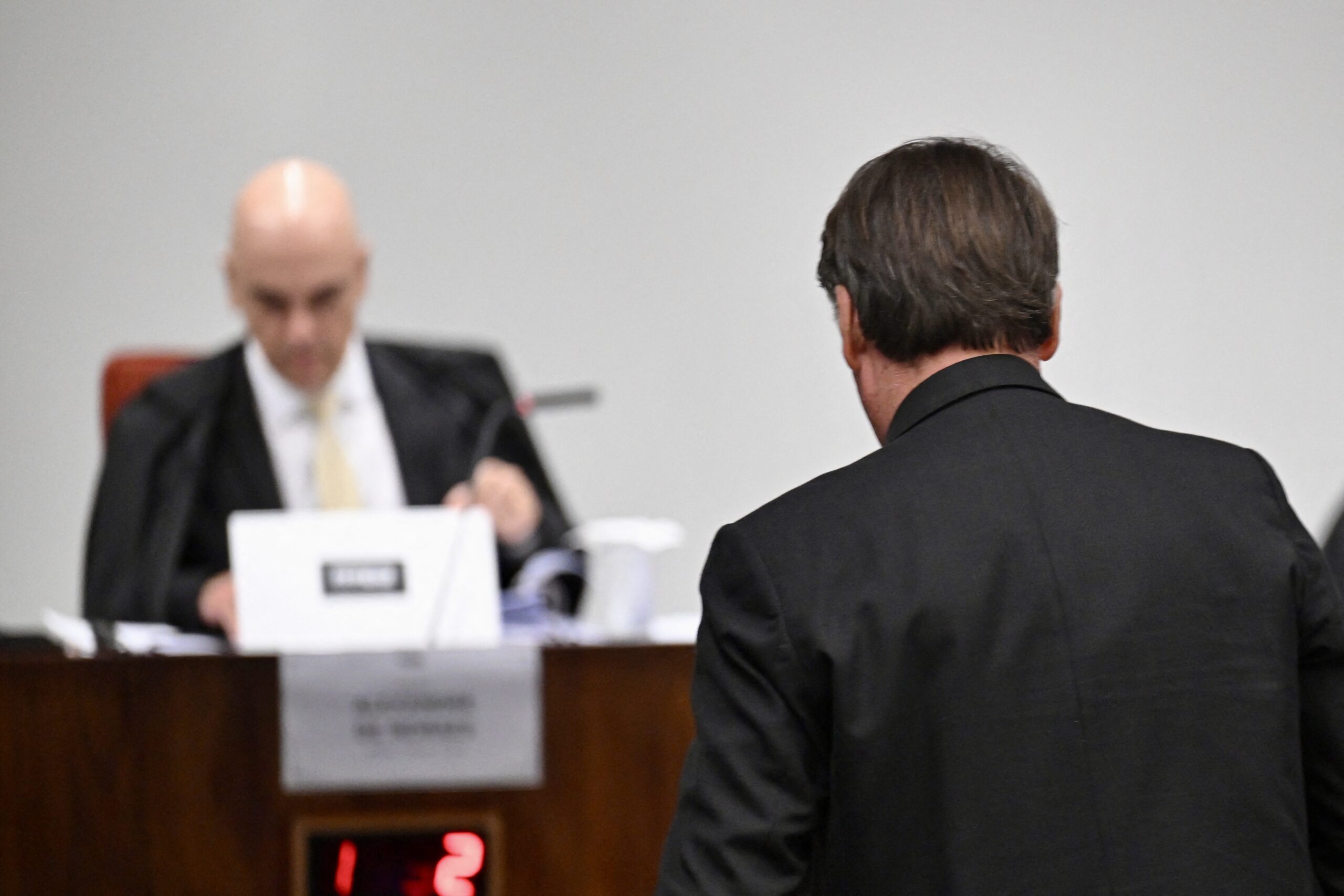 Defesa de Bolsonaro tem até as 21h13 desta terça para responder a Moraes