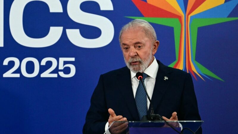Lula diz que não é ‘correto’ Trump ficar ‘ameaçando o mundo’ pela internet: ‘Não queremos imperador’
